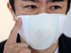В Японии придумали антиковидную маску-переводчик