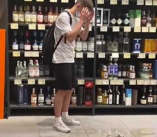 Разбитое блогером виски за 205000 грн в магазине оказалось фейком, в бутылке был чай