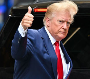 Дональд Трамп з'явився на публіці із зачіскою, як у Бориса Джонсона (фото)