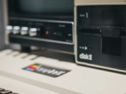 Довго вважався втраченим: рідкісний комп’ютер Apple продають за сотні тисяч доларів