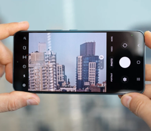 Samsung улучшила работу камеры Galaxy S22 новой прошивкой