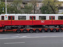 У Київ прибули перші вагони метро з Варшави - як вони виглядають
