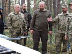 Міністр оборони та Головнокомандувач ЗСУ оглянули новітні розробки від українських виробників