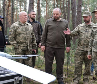 Міністр оборони та Головнокомандувач ЗСУ оглянули новітні розробки від українських виробників