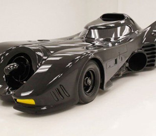 На аукціон виставили справжній Бетмобіль