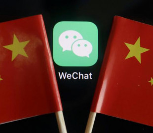 Акции китайских технокорпораций упали на 3,8% после запрета на сделки с TikTok и WeChat