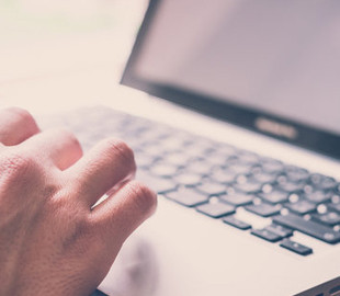 Китайцы придумали устройство, превращающее смартфон в ноутбук