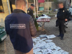 Продала 120 неіснуючих автівок: у Миколаєві жінка ошукала військових ЗСУ та волонтерів