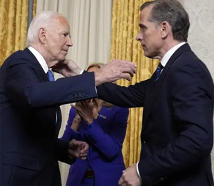 Колишній інформатор ФБР Смірнов визнав себе винним у розповсюдженні брехні про батька і сина Байденів