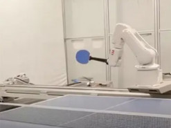Робот від DeepMind обіграв людей у ​​половині матчів з настільного тенісу