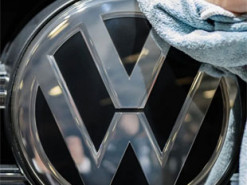 Дефіцит мікросхем позначився на роботі гігантів автомобільної індустрії