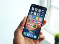 Apple готовит iPhone в корпусе из стекла и клея