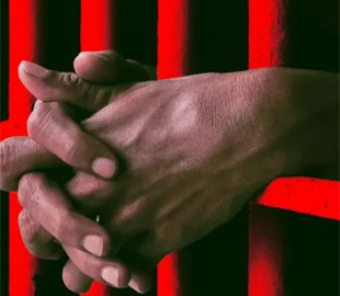 Невинний чоловік опинився у в'язниці через технологію розпізнавання облич на основі ШІ