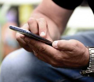 Львовские копы позвонили вору и уговорили его вернуть украденный телефон