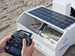 Новый робот просеивает песок, чтобы собрать мелкие кусочки мусора