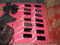 Поліцейські затримали чоловіка, який обікрав магазин мобільних телефонів