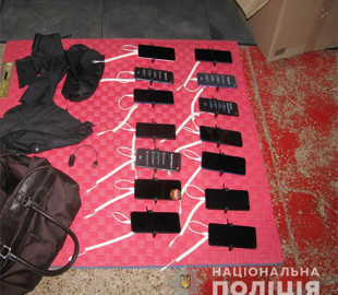 Поліцейські затримали чоловіка, який обікрав магазин мобільних телефонів