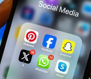 Ще один удар по соцмережах: Індонезія ввела обмеження для дітей до 16 років