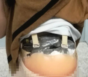 Жінка нелегально намагалася провезти в животі 200 чіпів Intel і девʼять iPhone, прикидаючись вагітною