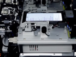 В Samsung показали процесс производства гибкого смартфона Galaxy Z Flip