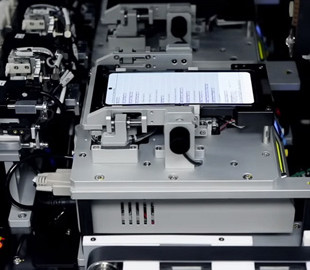 В Samsung показали процесс производства гибкого смартфона Galaxy Z Flip