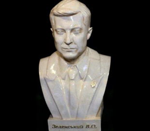 В Украине начали продавать бюсты Зеленского