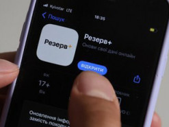 Чоловікам за кордоном, які мають статус «у розшуку» в Резерв+, потрібно повернутися в Україну та прийти до ТЦК