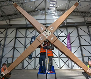 Британські інженери запустили найбільший у світі квадрокоптер