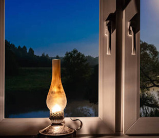 Ліхтарик із туалетного паперу і не тільки: шість способів освітити кімнату без електрики