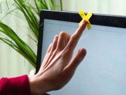 Почему стоит заклеить веб-камеру на ноутбуке