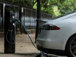 Новая быстродействующая батарея для электромобилей может заряжаться за пять минут