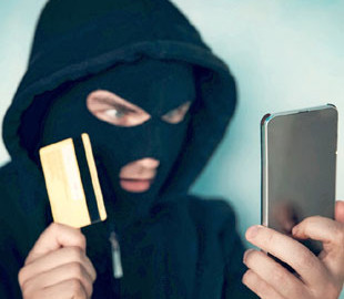 Мошенники придумали новый обман с банковскими картами: раскрыта схема