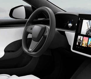 Покупатели Tesla Model S смогут отказаться от штурвала в пользу обычного руля