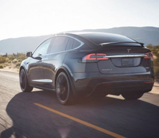 Эксперты объяснили низкую надежность автомобилей Tesla