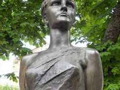 Кияни просять демонтувати пам’ятник Зої Космодем’янській