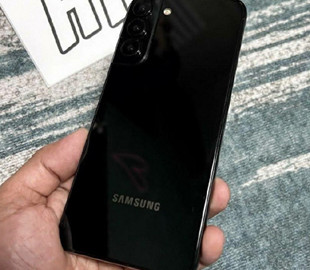 Первое "живое" фото Samsung Galaxy S22 5G попало в Сеть