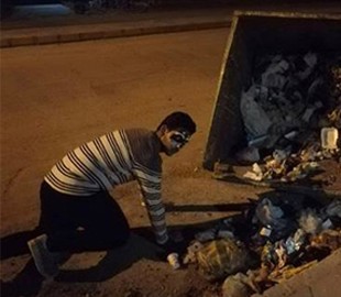 Просивший биткоины жулик оказался на помойке в костюме енота