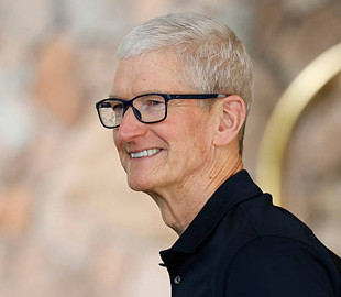 Apple оновлює керівництво, але Тім Кук залишиться на чолі компанії