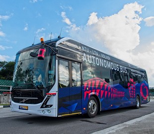 В Сингапуре представлен первый полноразмерный самоуправляемый электробус