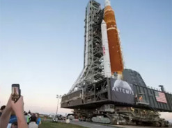 NASA снова отложило испытания ракеты для полёта на Луну