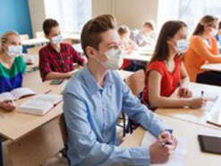 В Минздраве напомнили критерии перехода школ на онлайн-образование и призвали учителей вакцинироваться