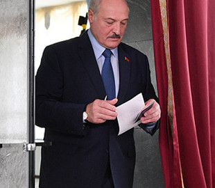 Лукашенко обвинил заграницу в отключении интернета в Белоруссии