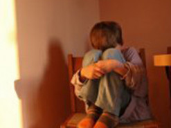 В Киевской области педофил долгое время насиловал мальчиков и снимал это на видео