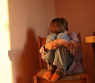 В Киевской области педофил долгое время насиловал мальчиков и снимал это на видео