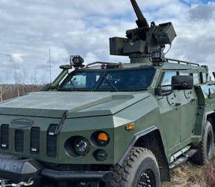 Український бронеавтомобіль “Новатор” отримав нову зброю: бойовий модуль “Таврія”