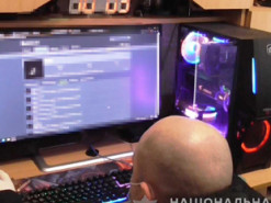 Поліцейські затримали хакера, який заволодів данними більш ніж 20 тисяч громадян