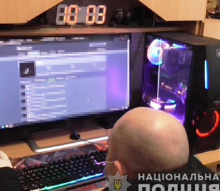 Поліцейські затримали хакера, який заволодів данними більш ніж 20 тисяч громадян