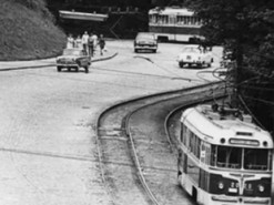 В сети показали Владимирский спуск в Киеве с трамваями. Уникальные фото