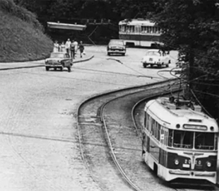 В сети показали Владимирский спуск в Киеве с трамваями. Уникальные фото