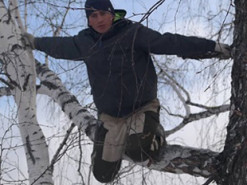 Ловивший интернет с березы российский блогер упал